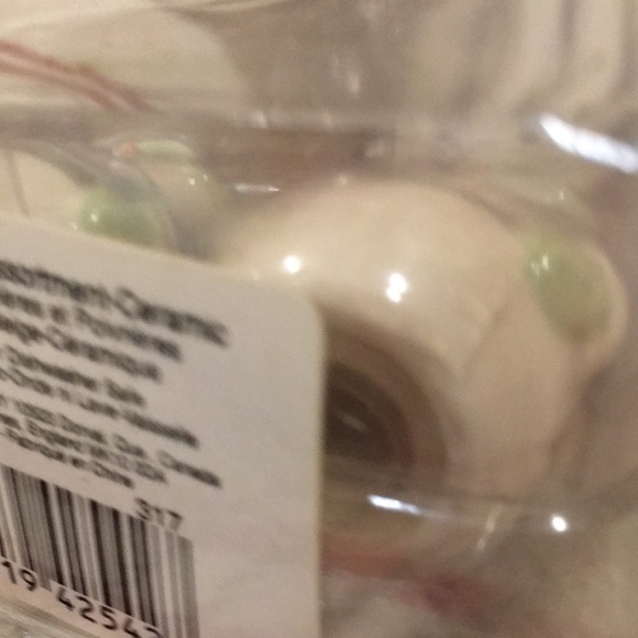 Adorable Christmas Holiday Mini Ceramic Snowmen Salt Pepper Shaker Set NWT - Picture 5 of 8